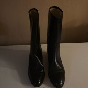 Gentlemen Genuine Black Leather Boot
Great condition. Leather lined